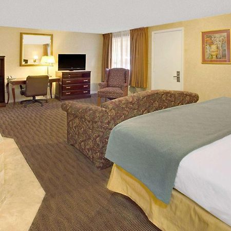 Days Inn By Wyndham Silver Spring Bagian luar foto