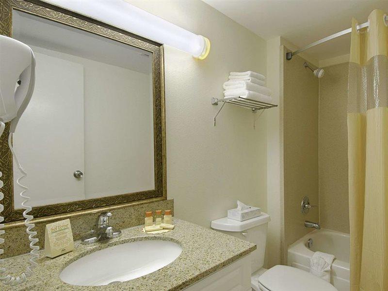 Days Inn By Wyndham Silver Spring Bagian luar foto