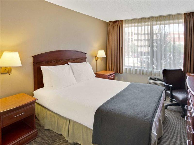 Days Inn By Wyndham Silver Spring Bagian luar foto