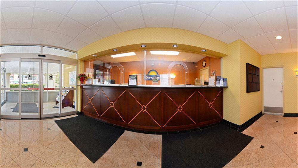 Days Inn By Wyndham Silver Spring Bagian luar foto