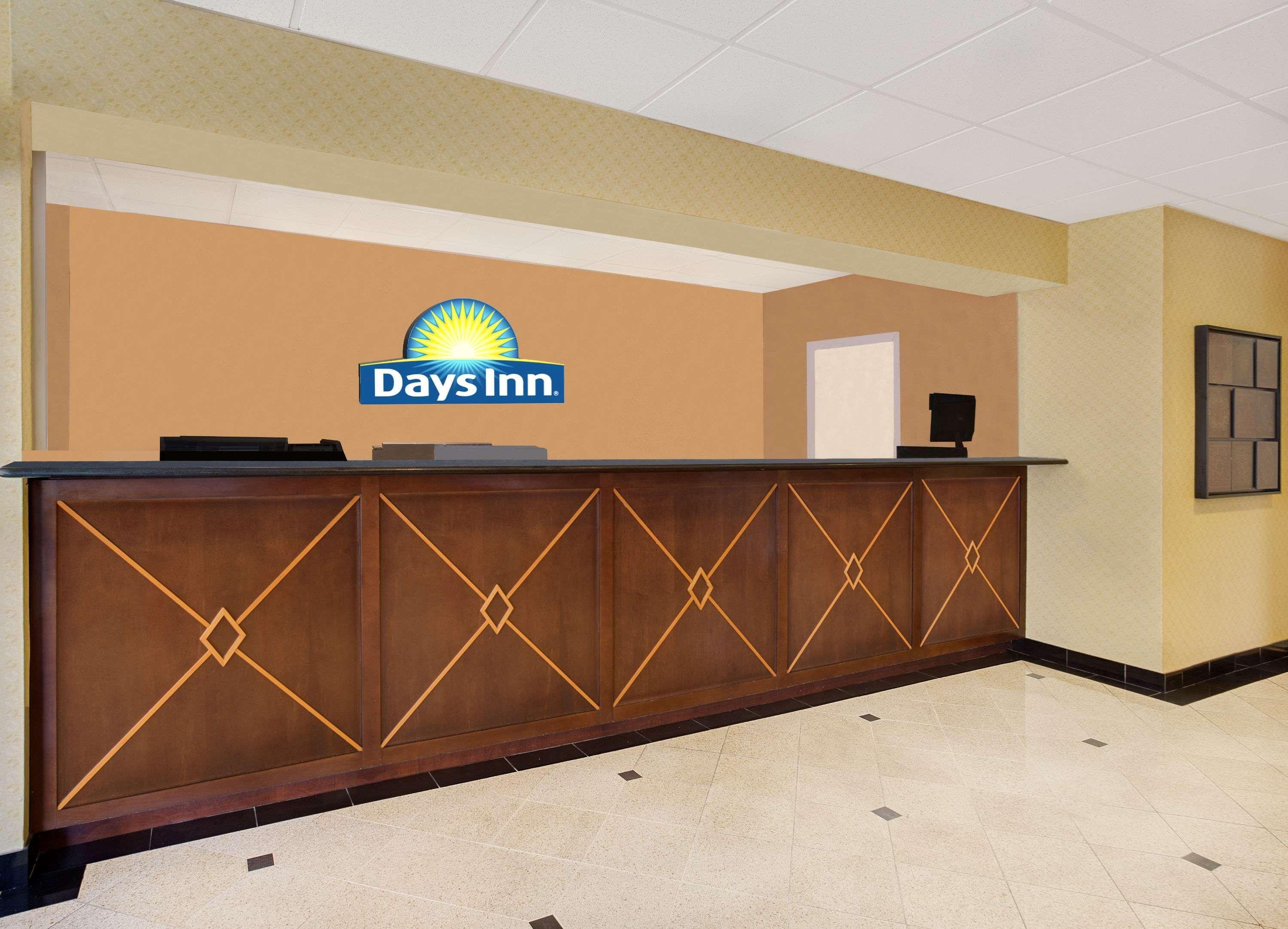 Days Inn By Wyndham Silver Spring Bagian luar foto