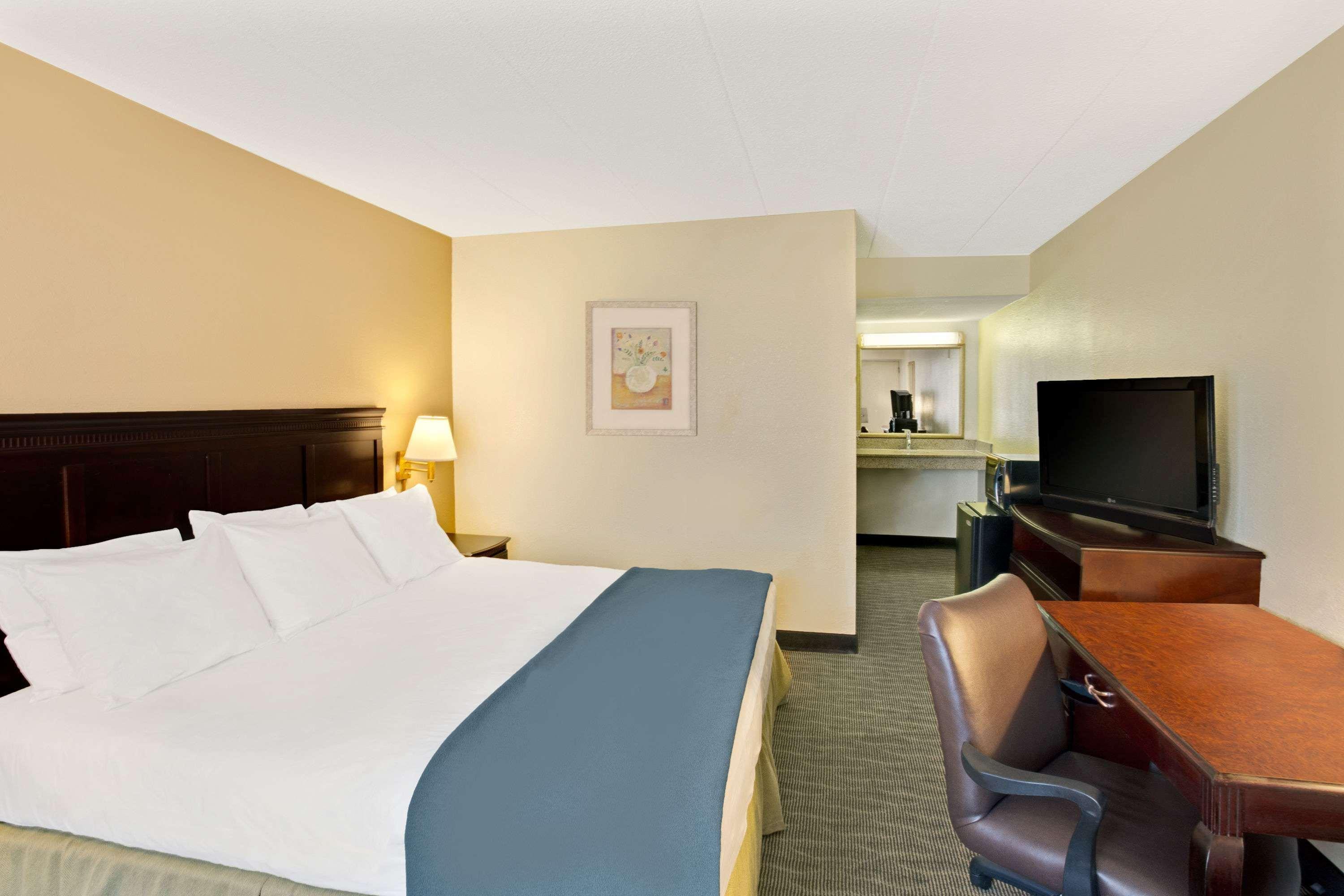 Days Inn By Wyndham Silver Spring Bagian luar foto