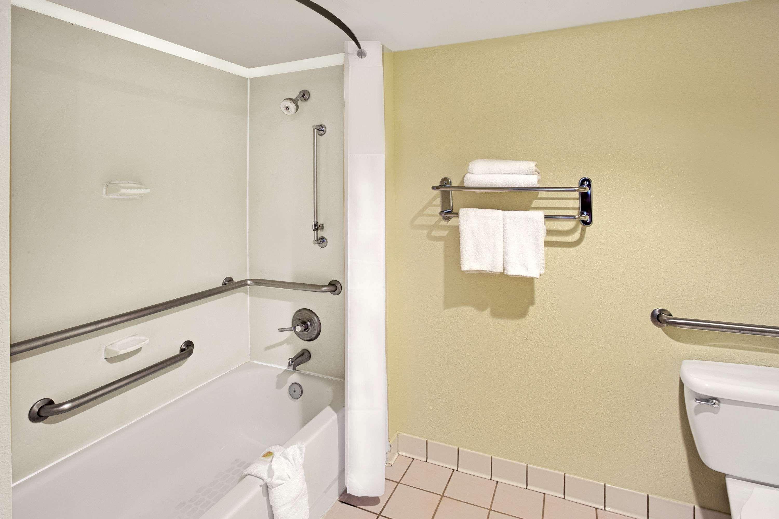 Days Inn By Wyndham Silver Spring Bagian luar foto