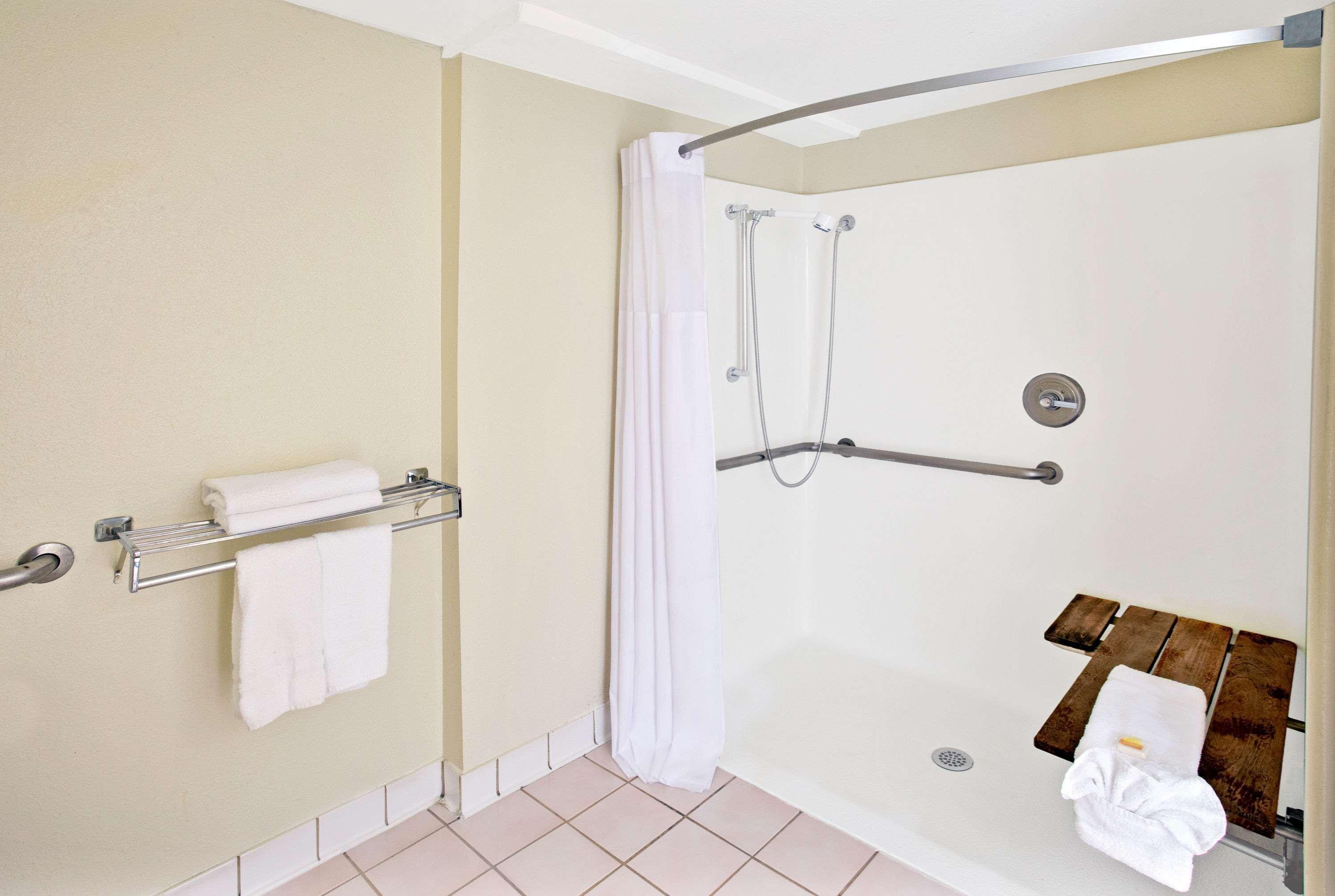 Days Inn By Wyndham Silver Spring Bagian luar foto