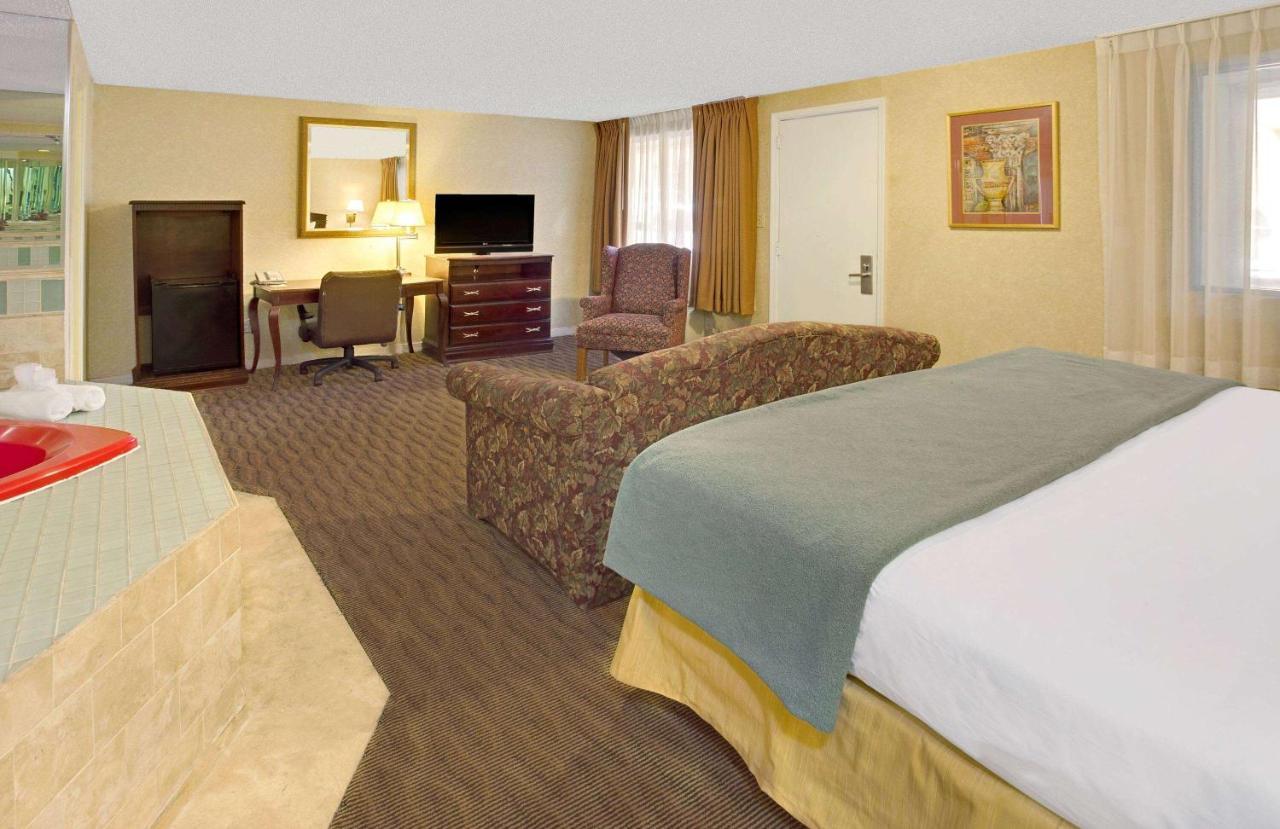 Days Inn By Wyndham Silver Spring Bagian luar foto