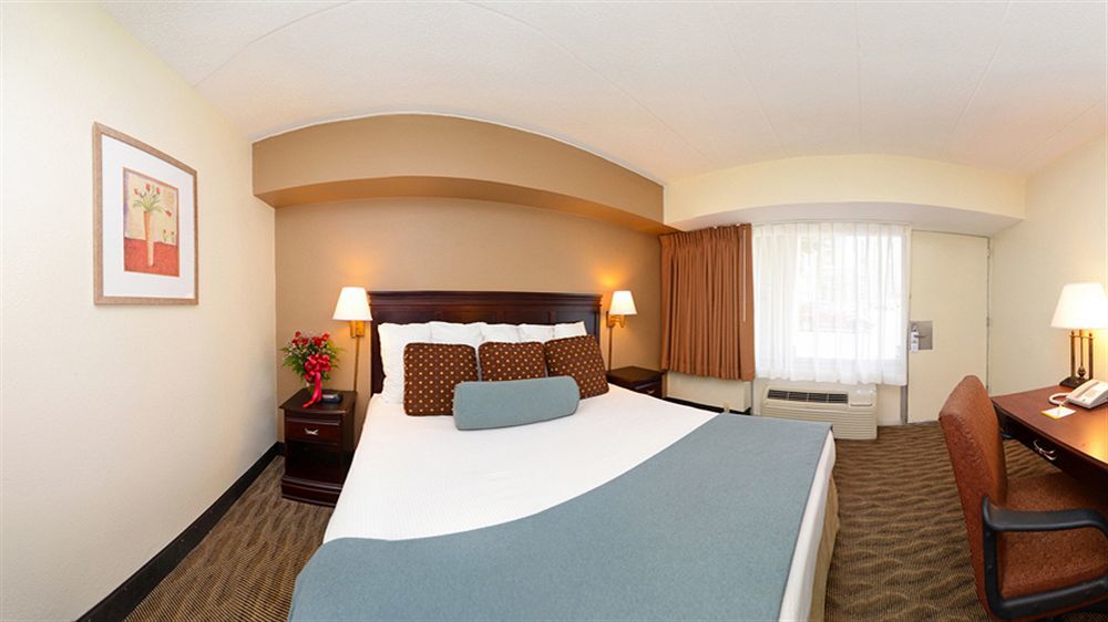 Days Inn By Wyndham Silver Spring Bagian luar foto