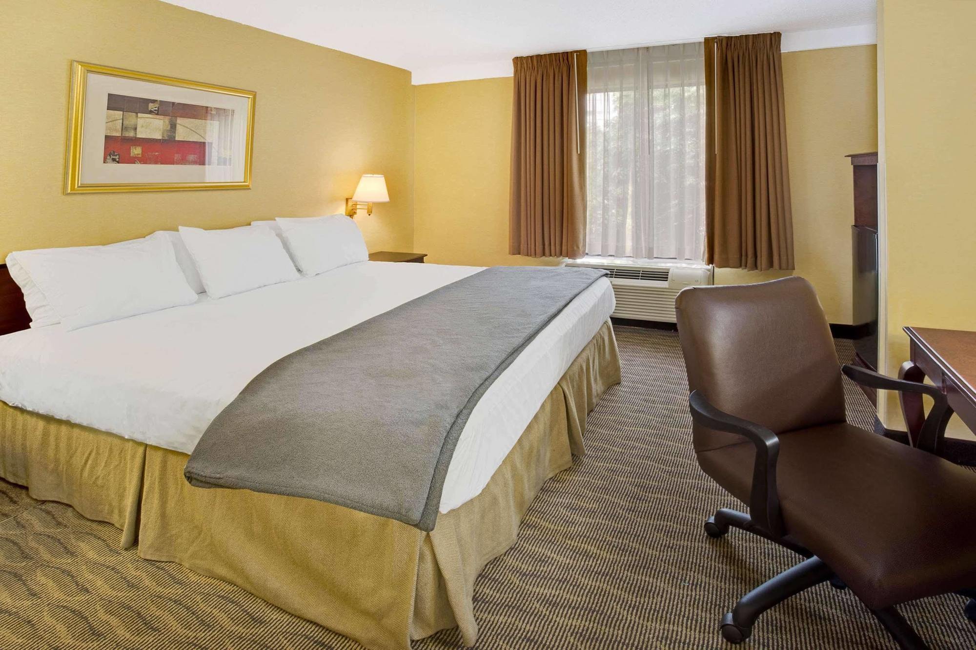 Days Inn By Wyndham Silver Spring Bagian luar foto