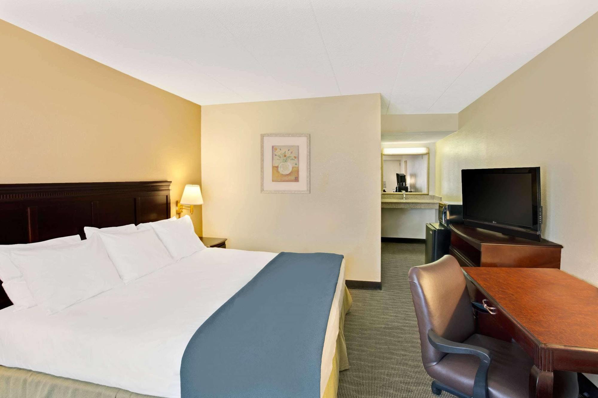 Days Inn By Wyndham Silver Spring Bagian luar foto